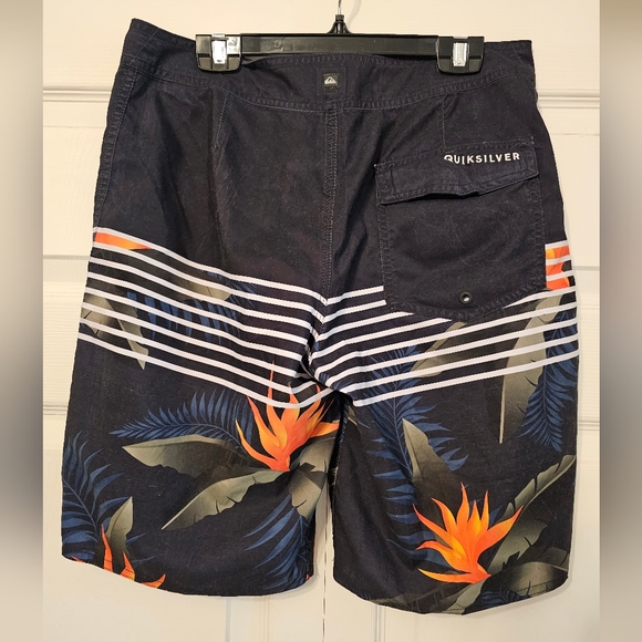5/25$ Quiksilver swim shorts - Picture 2 of 2